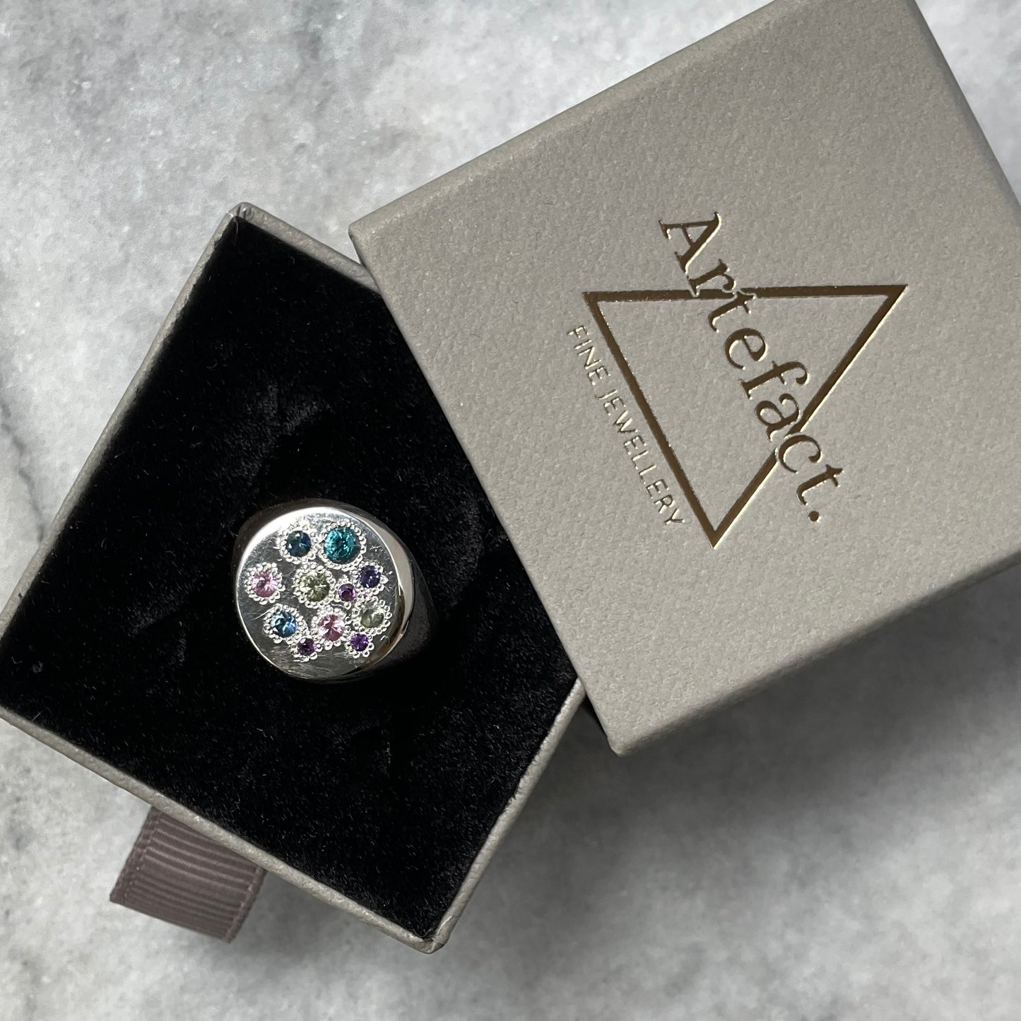 Confetti Ring | Gemstone signet ring