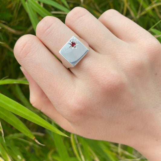 Mercury Ring | Sapphire signet ring - Size M