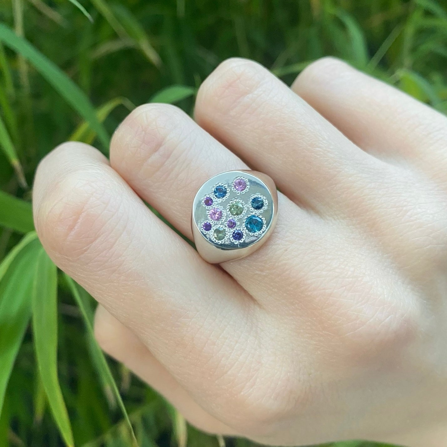 Confetti Ring | Gemstone signet ring