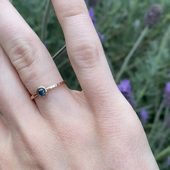 Blue sapphire 9ct gold ring